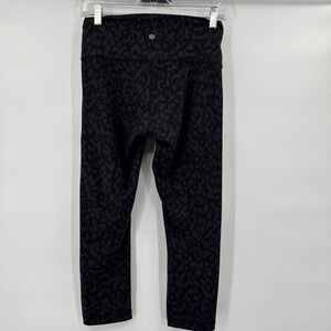 Lululemon Women Size 8‎ Black Camo Cropped W6BFBS Mid-rise